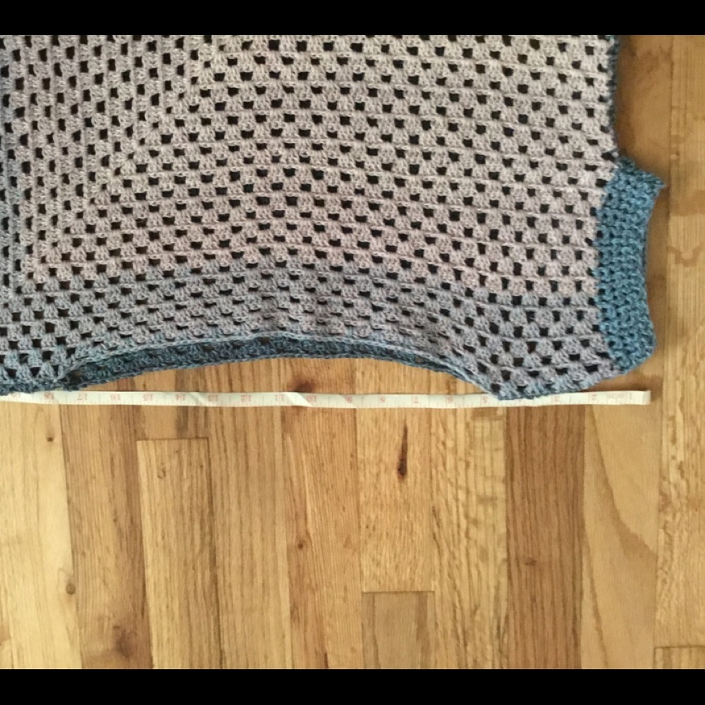 Handmade crocheted top - Picture 5 of 5
